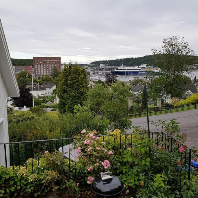 Lys Og Lettstelt Leilighet Med Utsikt Over Byen Leilighet Sandefjord Eksteriør bilde