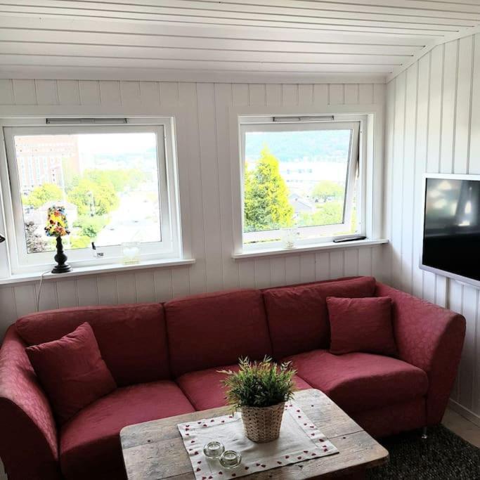 Lys Og Lettstelt Leilighet Med Utsikt Over Byen Leilighet Sandefjord Eksteriør bilde
