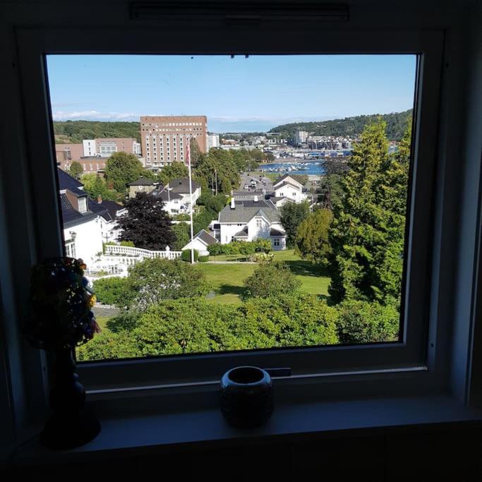 Lys Og Lettstelt Leilighet Med Utsikt Over Byen Leilighet Sandefjord Eksteriør bilde